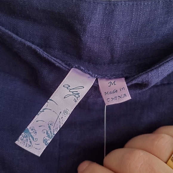 NWT Alya Scalloped Navy Linen shorts size M - Picture 5 of 6